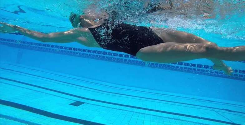 Bel fıtığına göre yüzme tekniği nasıl olmalı